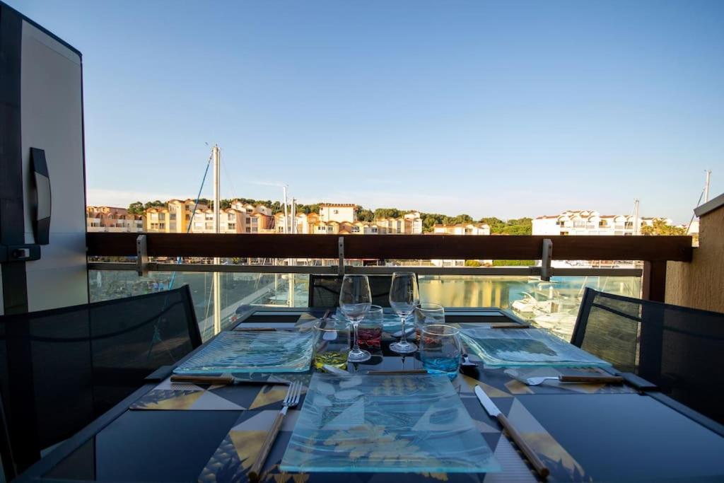 Mer Veilleuse Gruissan - Clim - Piscine Buitenkant foto